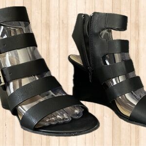 Nine West EUC Gladiator Wedge Sandals Size 7.5